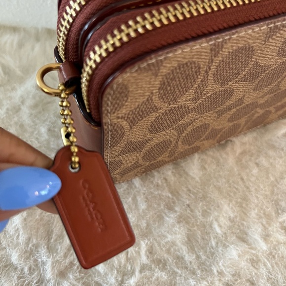 LIKE NEW COACH KIRA CROSSBODY with signature canvas. - Picture 9 of 12